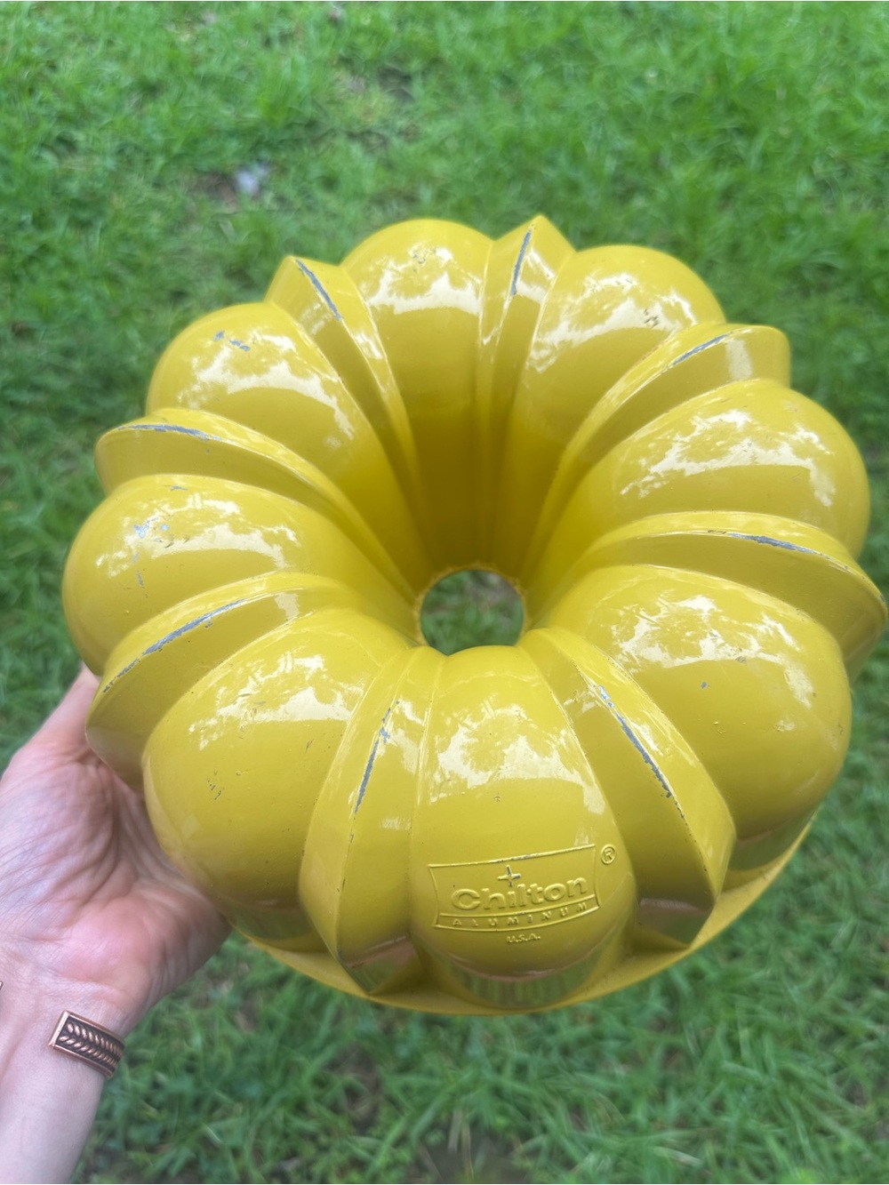 Vintage heavy Yellow Chiffon Bundt Pan by Chiffon or jello mold